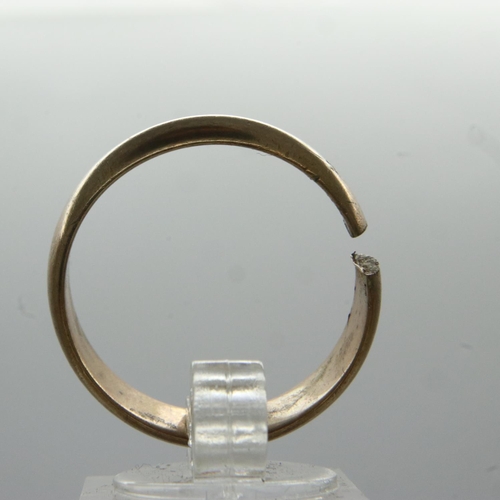 4 - A 9ct gold wedding band, cut, 5.7g. UK P&P Group 0 (£6+VAT for the first lot and £1+VAT for subseque... 