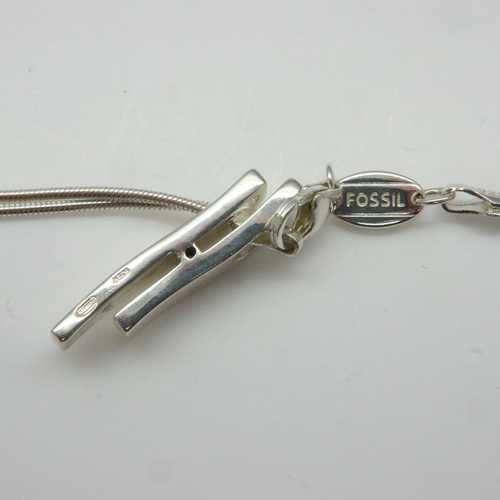 66 - 925 silver pendant necklace set with a diamond. UK P&P Group 0 (£6+VAT for the first lot and £1+VAT ... 