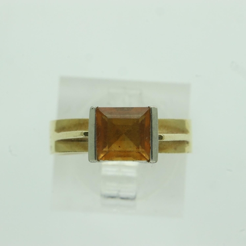 76 - 18ct gold ring, size M with emerald cut topaz, 5.4g. UK P&P Group 0 (£6+VAT for the first lot and £1... 