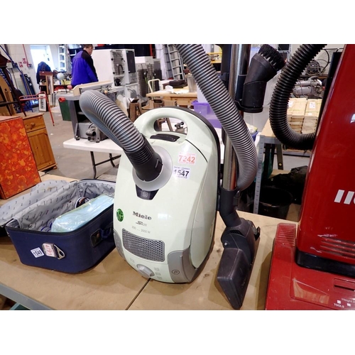 1547 - Miele S4281-300-2000W vacuum cleaner. All electrical items in this lot have been PAT tested for safe... 