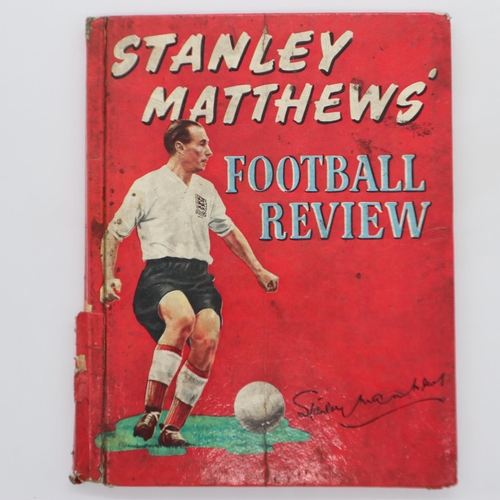 2034 - Football book with pre Munich Manchester United signature. Not available for in-house P&P