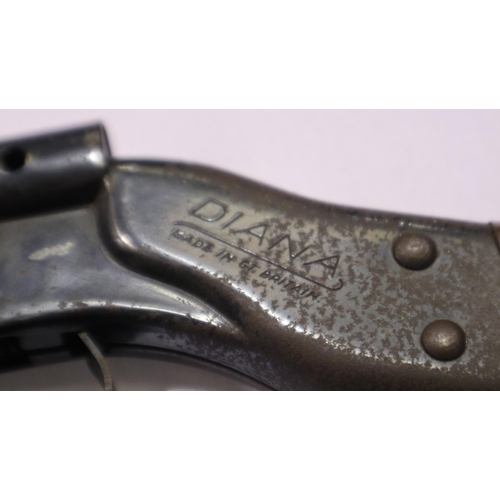 2071 - Vintage .177 Diana air rifle. UK P&P Group 3 (£30+VAT for the first lot and £8+VAT for subsequent lo... 