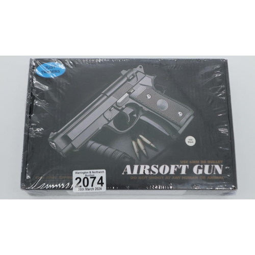 2074 - New old stock airsoft pistol, model V22 in black, boxed and factory sealed. UK P&P Group 1 (£16+VAT ... 