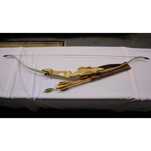 2091A - Victory Italian made take down recurve bow, 28lbs at 28”, with arrows, quiver, arm guard and finger ... 