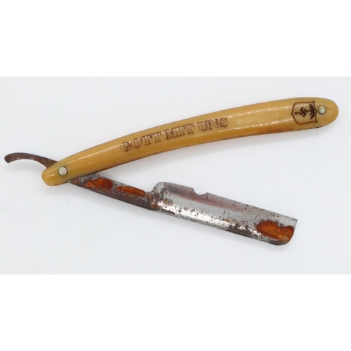 2127 - WWII German Africa Corps Patriotic Cutthroat Razor. There is a chip in the blade. UK P&P Group 1 (£1... 