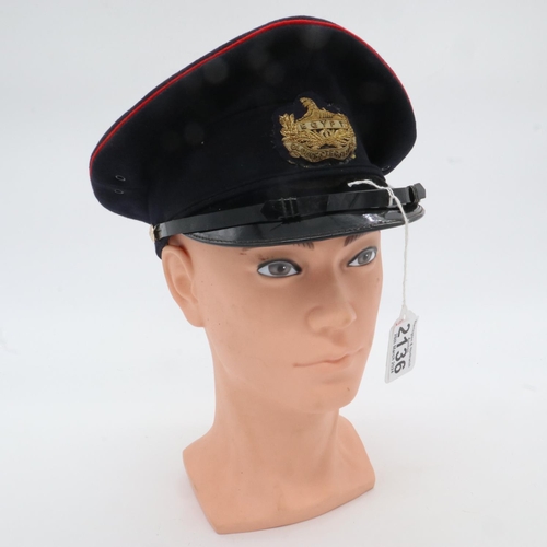 2136 - Gloucestershire Regiment Officers Cap Complete with the front and rear badges. Worn as a Battle hono... 