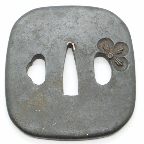 2171 - Japanese iron tsuba with decoration in relief and signed. UK P&P Group 1 (£16+VAT for the first lot ... 