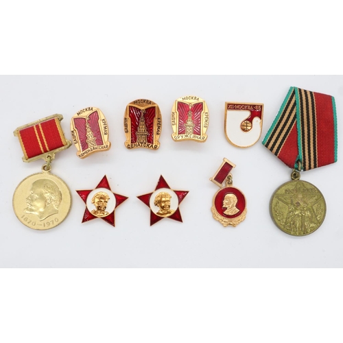 2265 - Mixed Soviet medals and badges. UK P&P Group 1 (£16+VAT for the first lot and £2+VAT for subsequent ... 