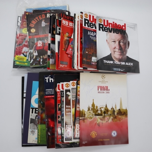 2052B - Manchester United programmes, 1990 and later, including finals and a signed 2008 Champions League Fi... 