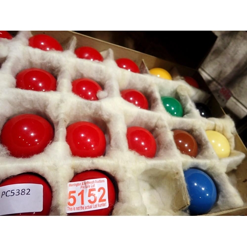 1021 - Boxed complete set of snooker balls, cue and rests, full size balls, 22. Not available for in-house ... 