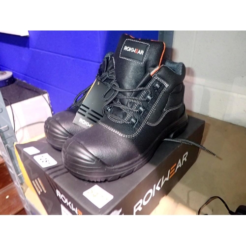 1051 - Pair of new and unused men's work boots, with Rhyolite toe caps, UK size 5. UK P&P Group 1 (£16+VAT ... 