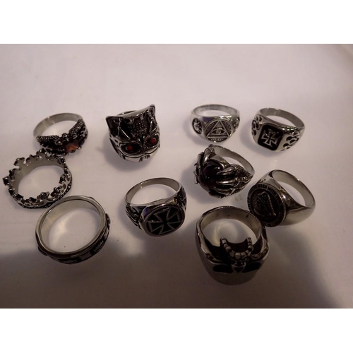 1058 - Quantity of mixed large gothic and ornate rings. UK P&P Group 1 (£16+VAT for the first lot and £2+VA... 