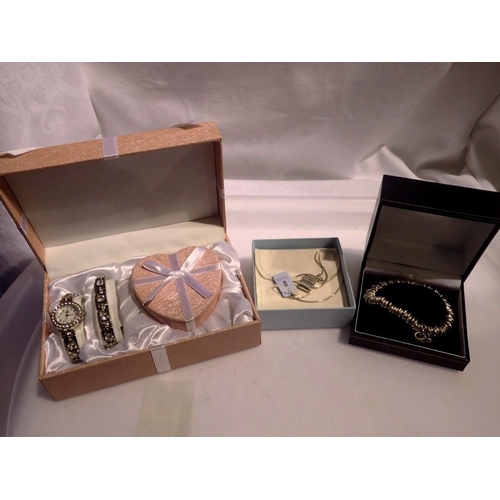 1059 - Three boxes containing a wristwatch, necklace and bracelets. UK P&P Group 2 (£20+VAT for the first l... 