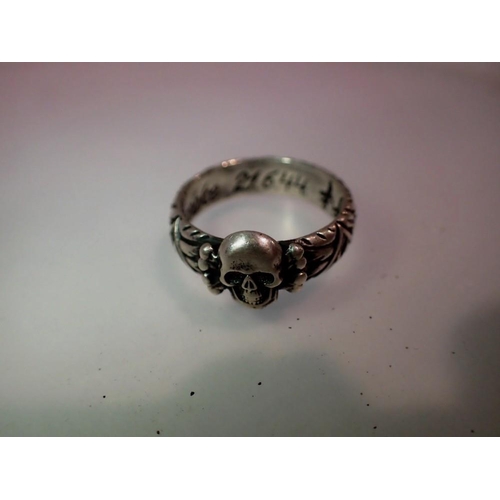 1068 - SS Nazi Death ring, inscribed Replica, size W. UK P&P Group 0 (£6+VAT for the first lot and £1+VAT f... 