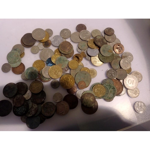 1083 - Quantity of coins, badges and medallions. UK P&P Group 1 (£16+VAT for the first lot and £2+VAT for s... 