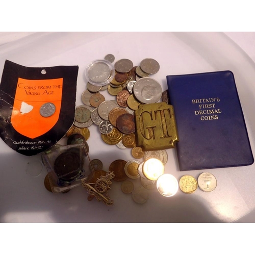 1084 - Quantity of coins, badges and medallions, some silver. UK P&P Group 1 (£16+VAT for the first lot and... 