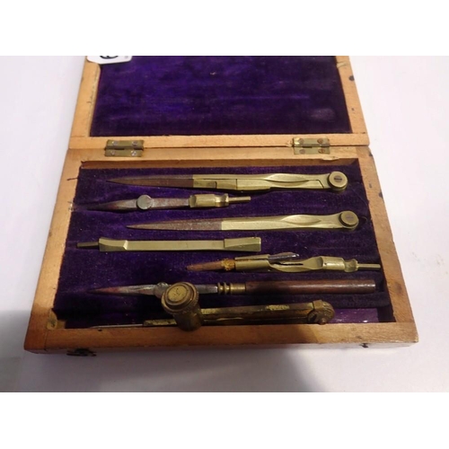 1099 - Brass geometry set in lined wooden case. UK P&P Group 1 (£16+VAT for the first lot and £2+VAT for su... 