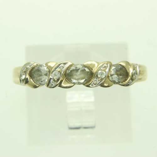 30 - 9ct gold ring set with cubic zirconia, size S, 2.0g. UK P&P Group 0 (£6+VAT for the first lot and £1... 