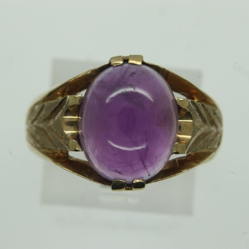 32 - 9ct gold ring set with amethyst cabochon, size T, 7.0g. UK P&P Group 1 (£16+VAT for the first lot an... 