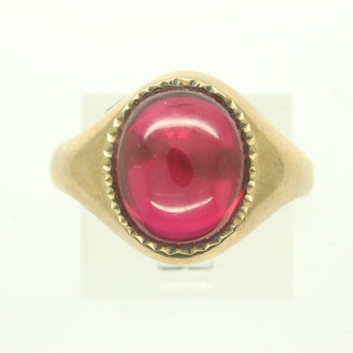 43 - 9ct gold ring set with a large red cabochon, size O/P, 4.5g. UK P&P Group 0 (£6+VAT for the first lo... 