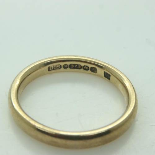 65 - 9ct gold band, size K/L, 2.8g. UK P&P Group 0 (£6+VAT for the first lot and £1+VAT for subsequent lo... 