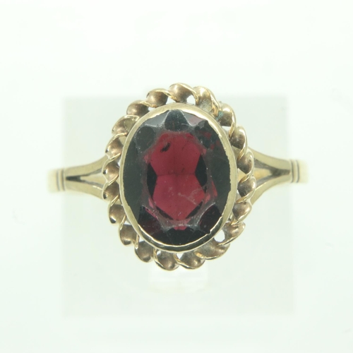 67 - 9ct gold ring set with a large garnet, size N, 2.7g. UK P&P Group 0 (£6+VAT for the first lot and £1... 