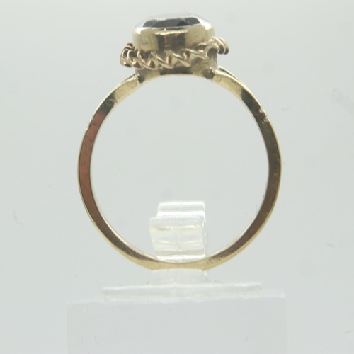 67 - 9ct gold ring set with a large garnet, size N, 2.7g. UK P&P Group 0 (£6+VAT for the first lot and £1... 