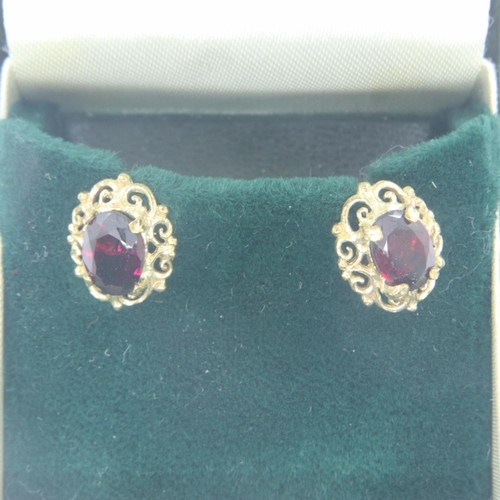 69 - Pair of 9ct gold garnet set earrings. 2.0g. UK P&P Group 0 (£6+VAT for the first lot and £1+VAT for ... 