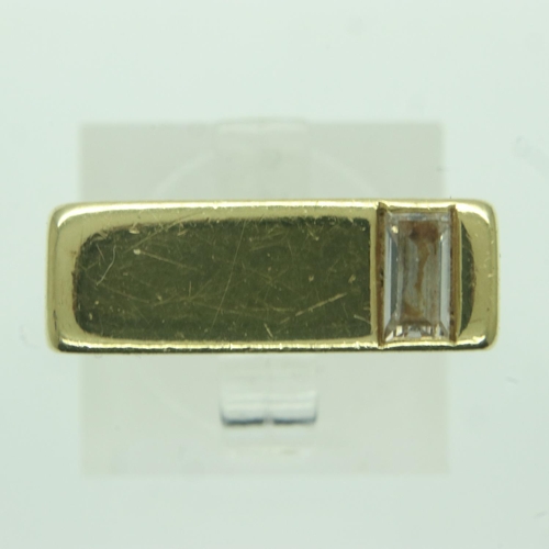 81 - 18ct gold mens band with inset diamond, size P, 8.7g. UK P&P Group 1 (£16+VAT for the first lot and ... 