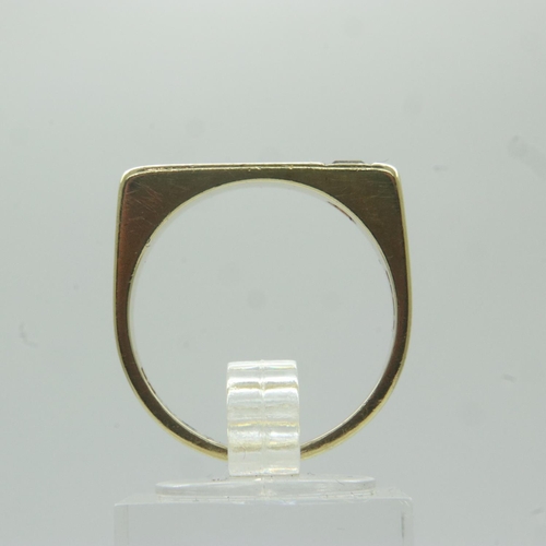 81 - 18ct gold mens band with inset diamond, size P, 8.7g. UK P&P Group 1 (£16+VAT for the first lot and ... 