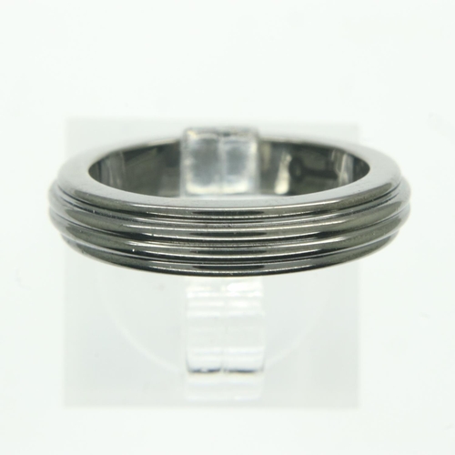 83 - Theo Fennell oxidized silver band, size K. UK P&P Group 0 (£6+VAT for the first lot and £1+VAT for s... 