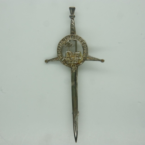 95 - Silver Macdonald sword kilt pin. UK P&P Group 0 (£6+VAT for the first lot and £1+VAT for subsequent ... 