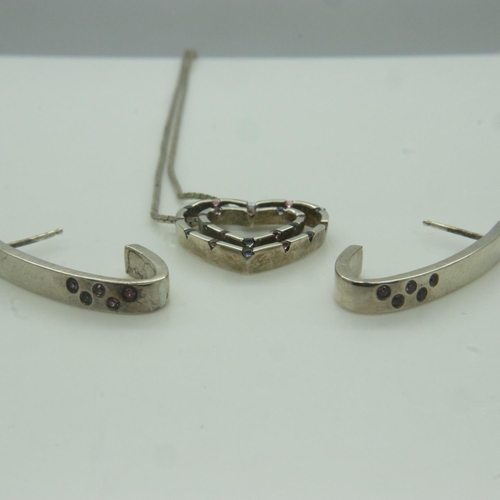 97 - Boxed silver necklace and earring set, chain L: 38 cm. UK P&P Group 1 (£16+VAT for the first lot and... 