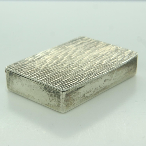 128 - Small hallmarked silver stamp or pill box, London assay 1931, 21g. UK P&P Group 1 (£16+VAT for the f... 