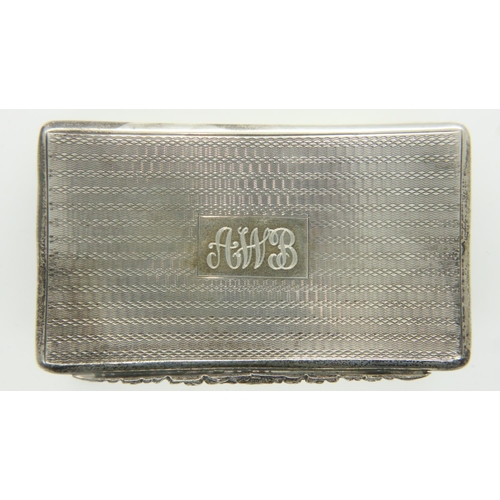 137 - Hallmarked silver snuff box with gilt interior, London assay 1926, maker ABP, 80g. UK P&P Group 2 (£... 