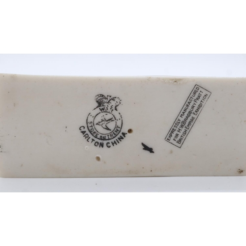 160 - Carlton China Felix Kept on Walking crest ware for the British Empire Exhibition, L: 90 mm. Scuff/we... 