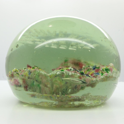 166 - Circular glass paperweight for the St Louis Worlds fair 1904. Wear to base, some scratches to top, n... 