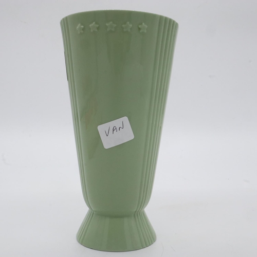 176 - Lennox ceramic vase for the 1939 New York World Fair, no damage, H: 19 cm. UK P&P Group 2 (£20+VAT f... 