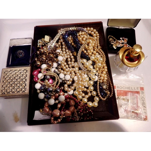 1101 - Mixed costume jewellery and a Venetian silver society pin, etc. UK P&P Group 1 (£16+VAT for the firs... 