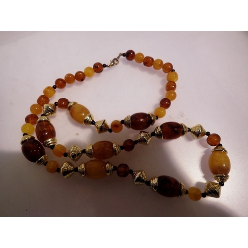 1106 - Modern amber necklace. UK P&P Group 0 (£6+VAT for the first lot and £1+VAT for subsequent lots)