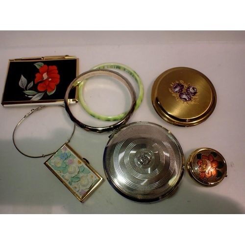 1114 - Mixed bangles, pillboxes and compacts. UK P&P Group 1 (£16+VAT for the first lot and £2+VAT for subs... 