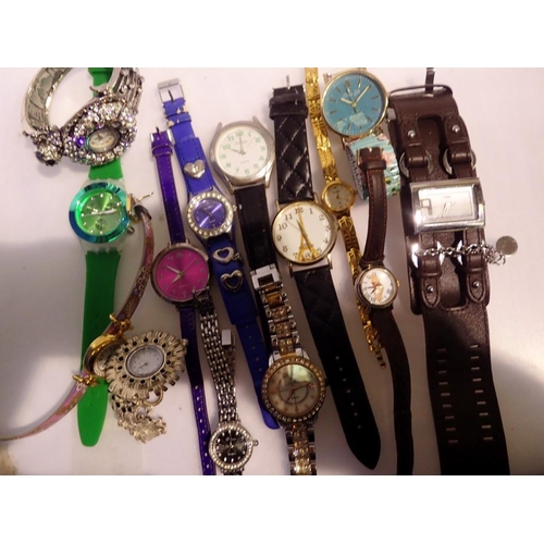 1127 - Small quantity of ladies wrist watches. UK P&P Group 1 (£16+VAT for the first lot and £2+VAT for sub... 