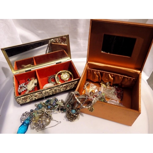 1138 - Three jewellery boxes and contents. UK P&P Group 2 (£20+VAT for the first lot and £4+VAT for subsequ... 
