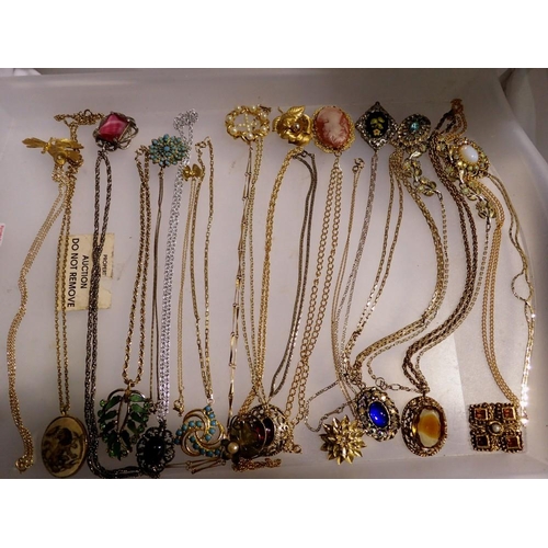 1164 - Twenty mixed costume jewellery pendants and chains. UK P&P Group 1 (£16+VAT for the first lot and £2... 