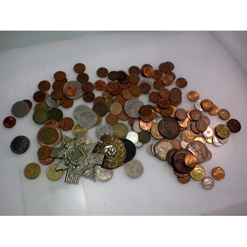 1170 - Mixed coins to include silver and two military cap badge. UK P&P Group 1 (£16+VAT for the first lot ... 