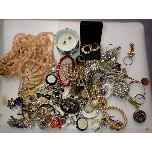 1171 - Mixed costume jewellery. UK P&P Group 1 (£16+VAT for the first lot and £2+VAT for subsequent lots)