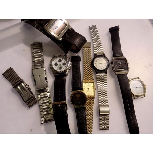 1184 - Small quantity of watches to include a Casio example. UK P&P Group 1 (£16+VAT for the first lot and ... 