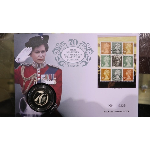 392 - Queen Elizabeth 70 years jubilee 50p stamp coin cover. UK P&P Group 1 (£16+VAT for the first lot and... 