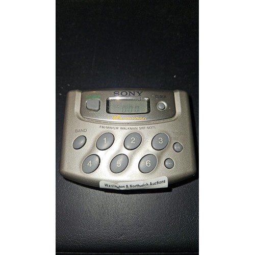 1069A - Sony Walkman SRF-M37L, UK P&P Group 1 (£16+VAT for the first lot and £2+VAT for subsequent lots)