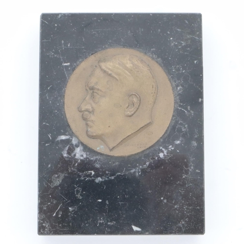 2109 - WWII German Hitler Plaque. UK P&P Group 1 (£16+VAT for the first lot and £2+VAT for subsequent lots)